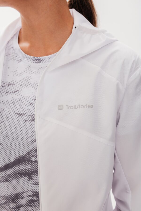 Ветровка белая женская